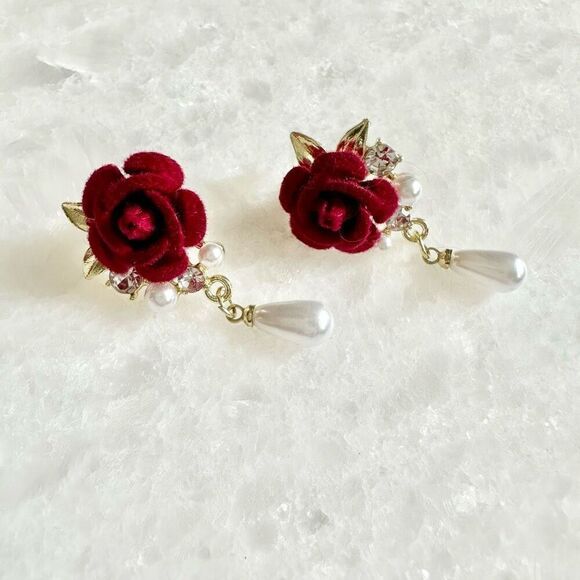 Red rose dangle pearl earring - Picture 1 of 3